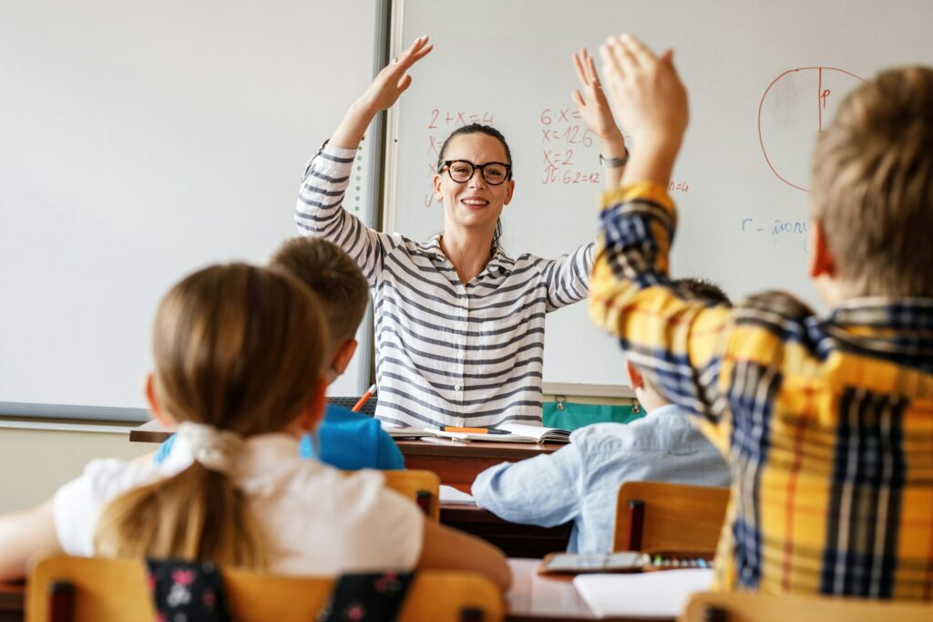 Trouver école degre primaire Ecole Secondaire Collège Lycée Suisse Autour de Moi